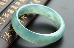 缅甸翡翠手镯,探寻东方宝石之美