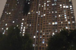 南京火灾15人遇难：起火架空层有多个品牌的充电桩公司称正配合消防调查，西苑小区